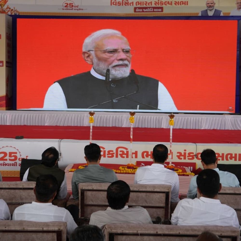 પાટણમાં સેવા જ્યોતિ કળશ યાત્રા યોજાઈ:પીએમ નરેન્દ્ર મોદીએ નવી દિલ્હીથી વર્ચ્યુઅલ સંબોધન કરી નાગરિકોને લેવડાવ્યો સામૂહિક સંકલ્પ