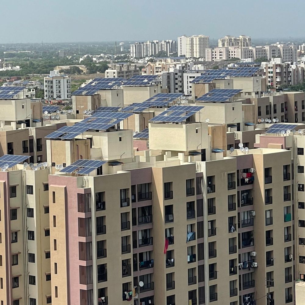 રાજકોટમાં 4 વર્ષમાં માત્ર 30 ટકા ગ્રાહકોને ત્યાં સ્માર્ટ મીટર:વિજ બિલ વધુ આવવાના ડરથી 7 લાખમાંથી માત્ર 2.11 લાખ ગ્રાહકોએ આધુનિક મીટર લગાવવા દીધા