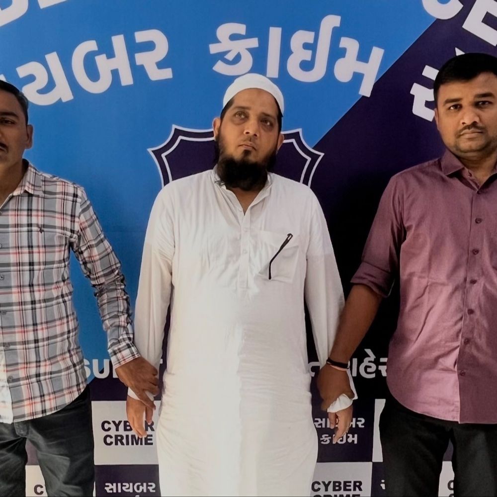 5.88 લાખની સાયબર ઠગાઈમાં મુંબઈનો વેપારી સકંજામાં:માત્ર 12,000ના કમિશન માટે મુંબઈના વેપારીએ એકાઉન્ટ દુબઈના ઠગને આપ્યું, આરોપીના એકાઉન્ટમાંથી 1.36 કરોડના વ્યવહારો મળ્યા