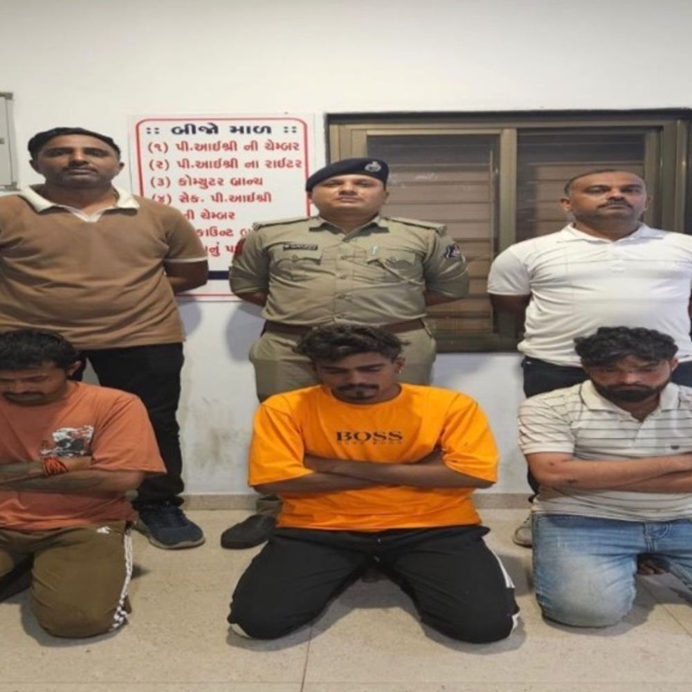 ડીંડોલીની 'ભૂષણ ગેંગ' પર તવાઈ:પ્રવિણ શિરસાઠ હત્યા કેસમાં 6 આરોપીઓ જેલભેગા, 2 વોન્ટેડ ઝડપાયા; પોલીસ કમિશનરની મંજૂરી બાદ લાગ્યો ગુજસીટોક