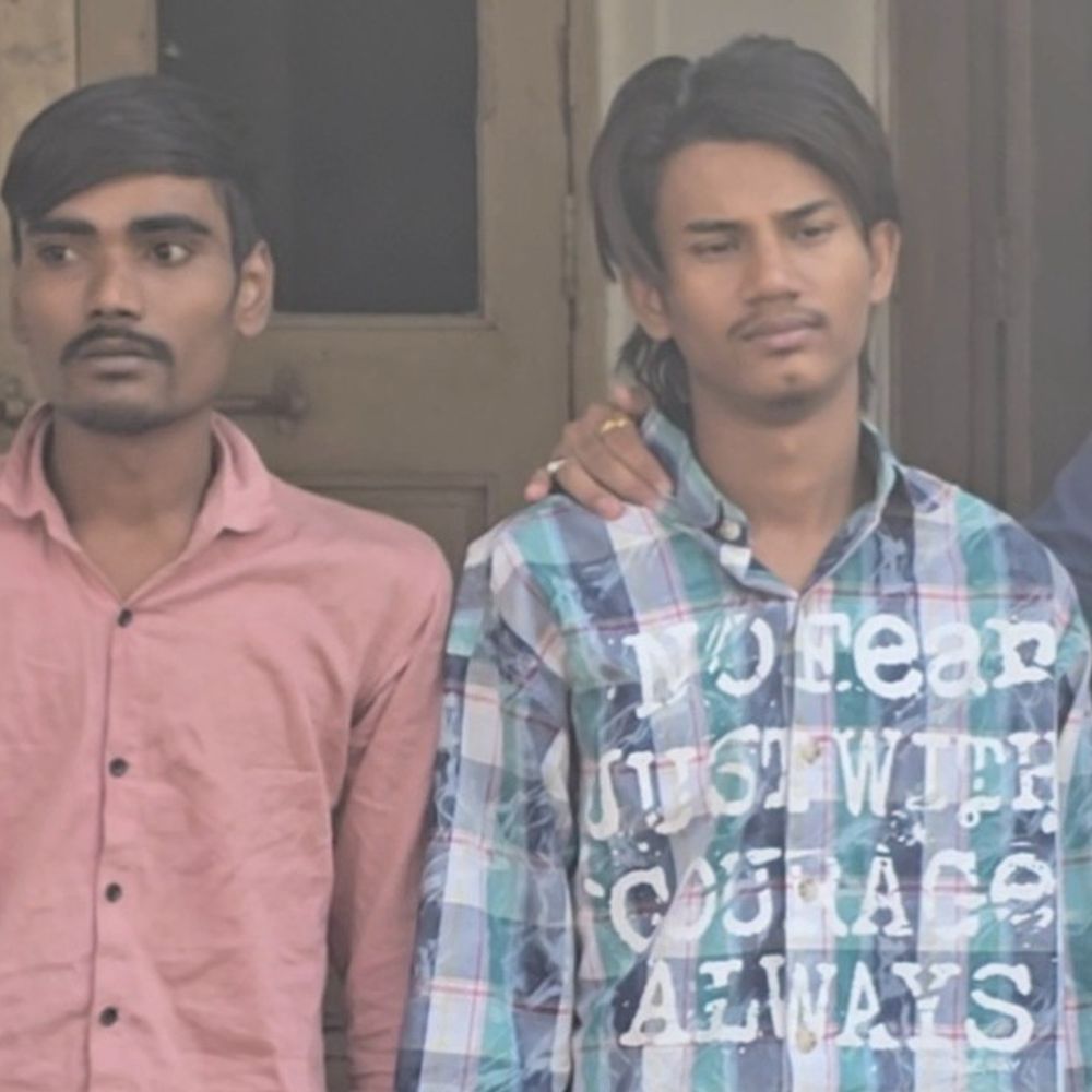 બનાવટી ચલણી નોટો બતાવી ઠગાઈ આચરતી દિલ્હીની ટોળકી ઝડપાઈ:કાલુપુર પોલીસે કાગળના બંડલ બતાવી મુસાફરો સાથે છેતરપિંડી આચરતા બે આરોપીની દિલ્હીથી ધરપકડ કરી