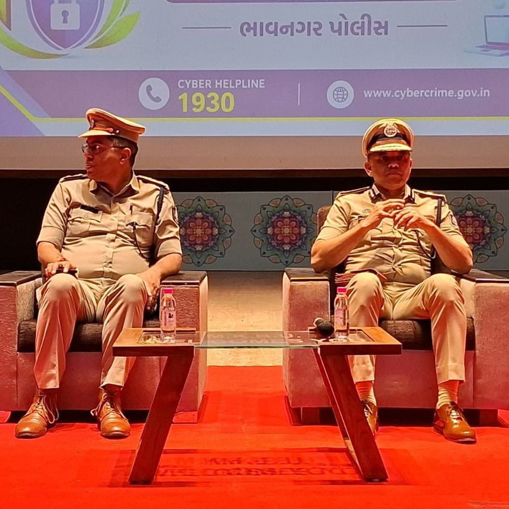 રેન્જ IG અને SPએ 750 લોકો સાથે કર્યો સીધો સંવાદ:'હર ઘર, સાયબર સુરક્ષિત ઘર' અભિયાન હેઠળ ગામડાઓમાં બનશે વોટ્સએપ ગ્રુપ, ફ્રોડથી લોકોને બચાવવા પોલીસનો માસ્ટર પ્લાન