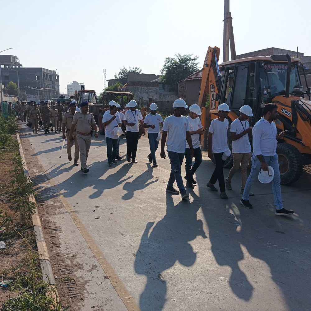 મોરબીમાં પંચાસર રોડ પર 187 ગેરકાયદે બાંધકામો તોડાયા:80 કરોડની 25 હજાર સ્ક્વેર મીટર સરકારી જમીન દબાણમુક્ત કરાઈ