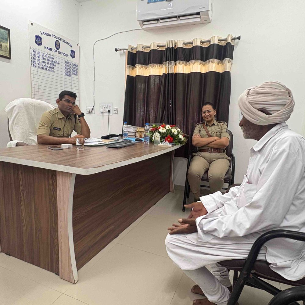 SP સંજય ખરાતે વંડા પોલીસ સ્ટેશનની તપાસ કરી, અરજદારોને સાંભળ્યા:અમરેલીના સાવરકુંડલા તાલુકામાં જનતા અને પોલીસ વચ્ચે વિશ્વાસ વધારવા પ્રયાસ