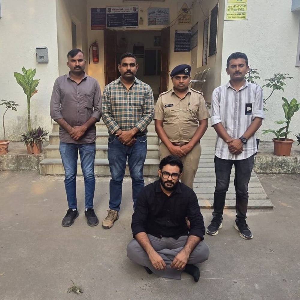 નવસારીના એરૂમાં જમીન કૌભાંડનો પર્દાફાશ:મૃતક માલિકના નામે ખોટા દસ્તાવેજો બનાવી જમીન વેચી નાખનાર મુખ્ય આરોપી 4 દિવસના રિમાન્ડ પર, 5 બિલ્ડરોની શોધખોળ શરૂ