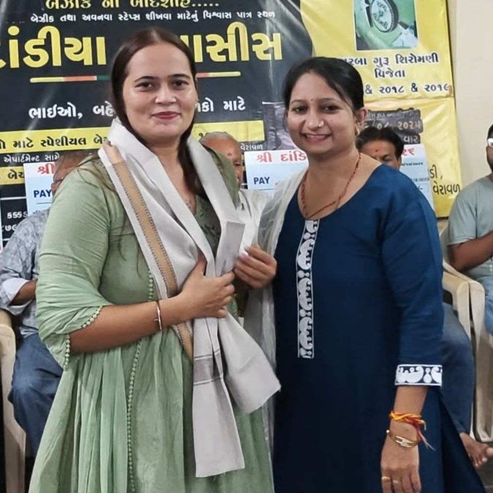 વેરાવળમાં દાંડિયા ક્લાસીસે ગૌસેવા માટે 73,000 રૂપિયા આપ્યા:કક્કડ પરિવાર સંચાલિત ક્લાસીસની તમામ આવક 3 સ્થાનિક ગૌસેવા સંસ્થાઓને આપી