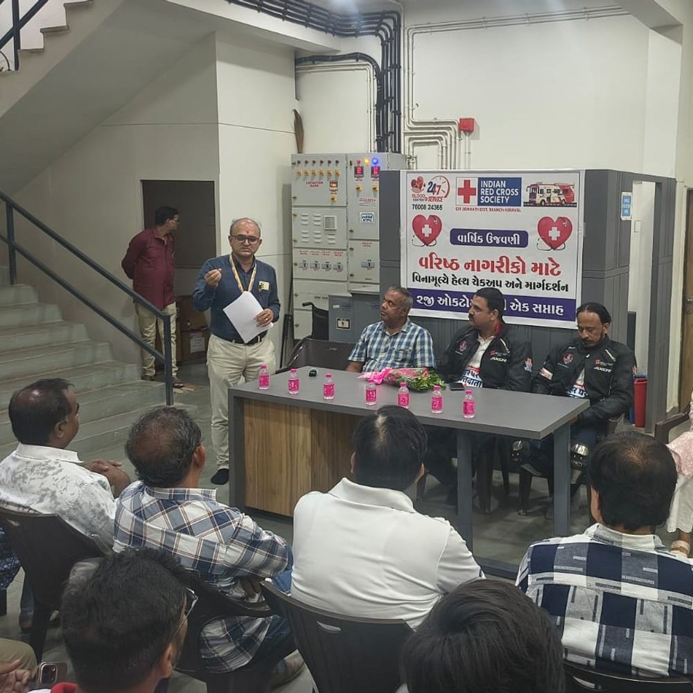 રક્તસેવક ગુજરાત બાઈક રાઈડ ટીમ ગીરસોમનાથ રેડક્રોસની મુલાકાતે:ડો. મનીષકુમાર વિડજાની ટીમે સ્વૈચ્છિક રક્તદાન માટે લોકોને પ્રોત્સાહિત કર્યા