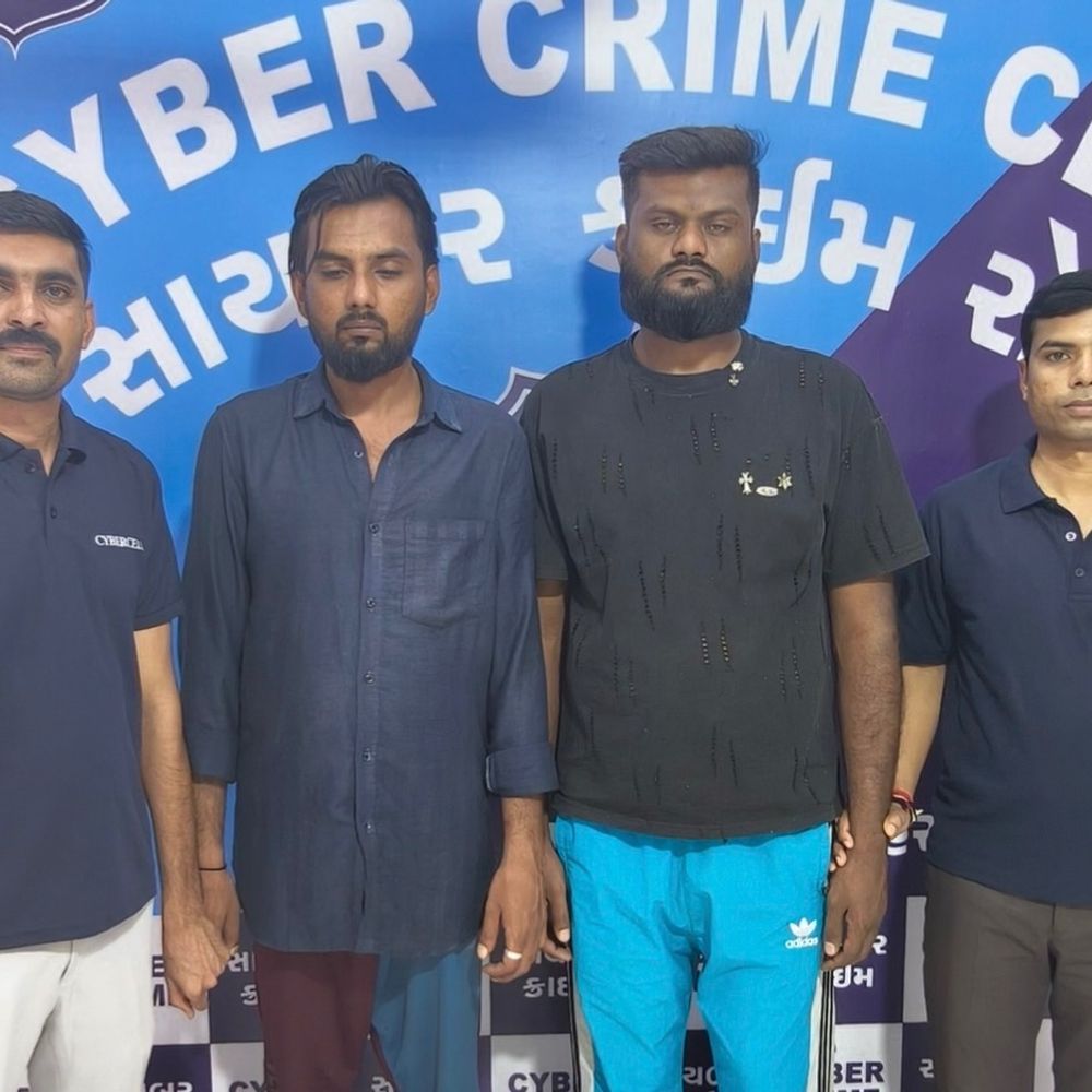 માત્ર ₹8,000ના કમિશન માટે બેંક એકાઉન્ટ ભાડે આપ્યું:1 એકાઉન્ટમાં 14 રાજ્યોમાંથી ફ્રોડના કરોડો જમા થયાની સાયબર પોર્ટલ પર ફરિયાદ, સુરત સાયબર સેલે અમદાવાદથી 2ને દબોચ્યા