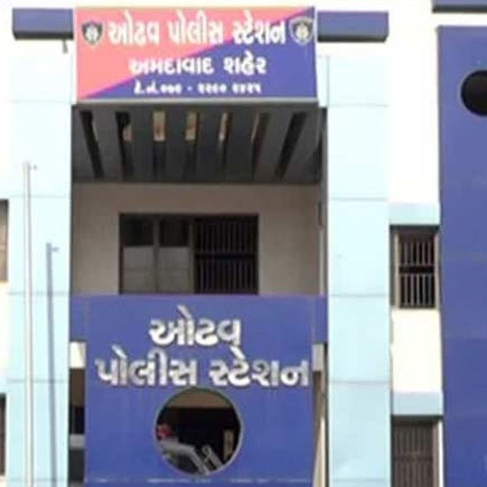 'મમ્મી-પપ્પા મને માફ કરજો, હું તમારી શાન ન બની શકી':અમદાવાદમાં ઇન્સ્ટા પર મિત્રે બ્લોક કરતાં ધો-12ની વિદ્યાર્થિનીએ 5મા માળેથી કૂદી આપઘાત કર્યો