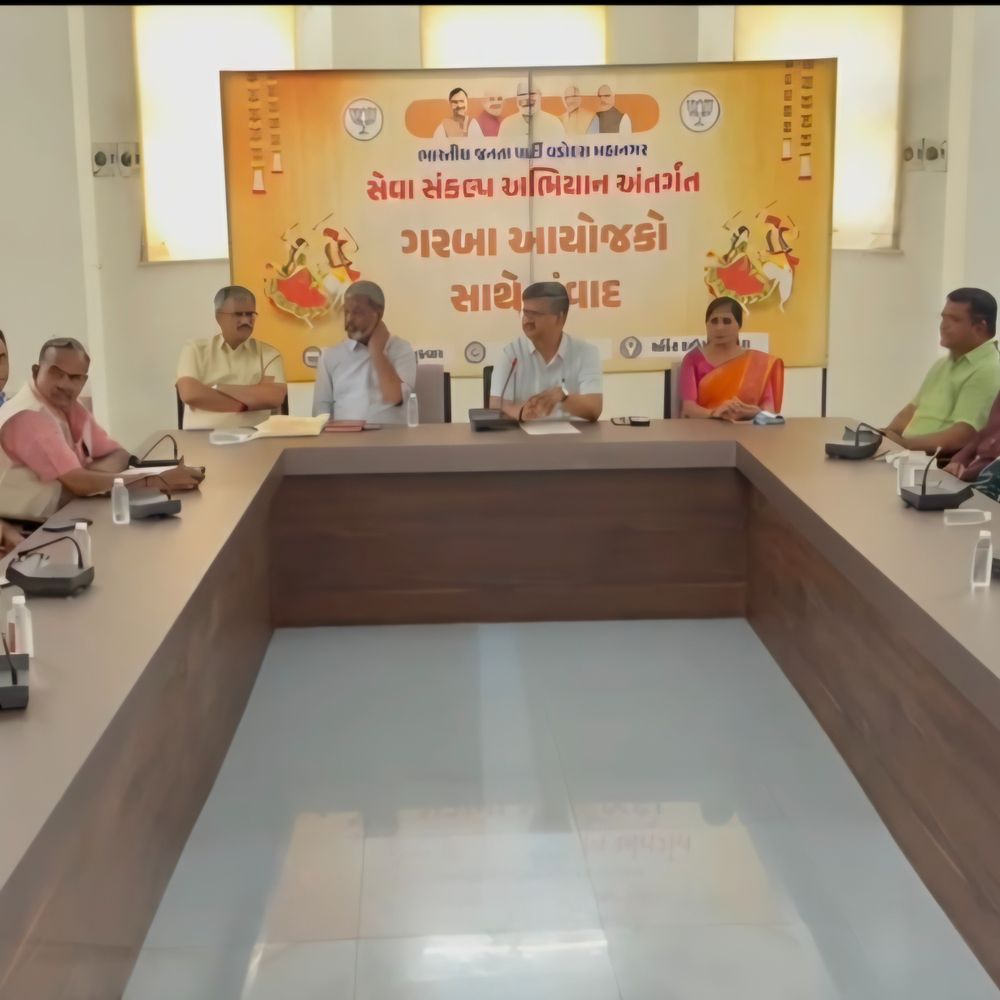 નવરાત્રી મહોત્સવને સામાજિક જાગૃતિનું માધ્યમ બનાવવા આહવાન:વડોદરા શહેર ભાજપની ગરબા આયોજકો સાથે બેઠક, નશામુક્ત ભારત અને સ્વચ્છ ભારતનો સંદેશ ફેલાવવા અપીલ