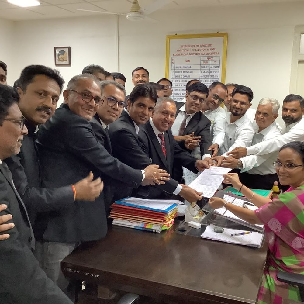 હિંમતનગરમાં ગુજરાત ભાડા વિધેયક-2026નો વિરોધ યથાવત્:બાર એસોસિએશને કલેક્ટરને આવેદનપત્ર આપી વિધેયક રદ કરવા અને પ્રોટેક્શન એક્ટ લાગુ કરવાની માંગ કરી