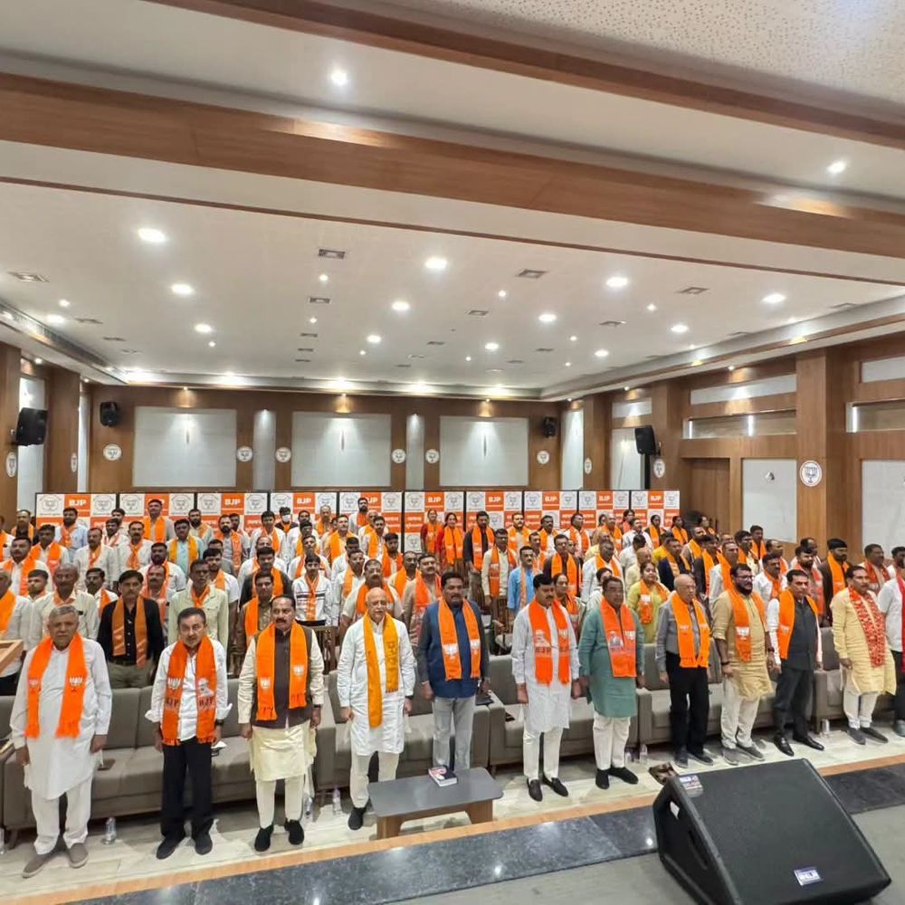 સુરેન્દ્રનગર ભાજપ કાર્યાલયમાં અરુણ બિન્નાડીની અધ્યક્ષતામાં સંગઠનાત્મક બેઠક:પ્રદેશ અને જિલ્લાના આગેવાનો, સાંસદો, ધારાસભ્યો સહિત કાર્યકર્તાઓ હાજર રહ્યા