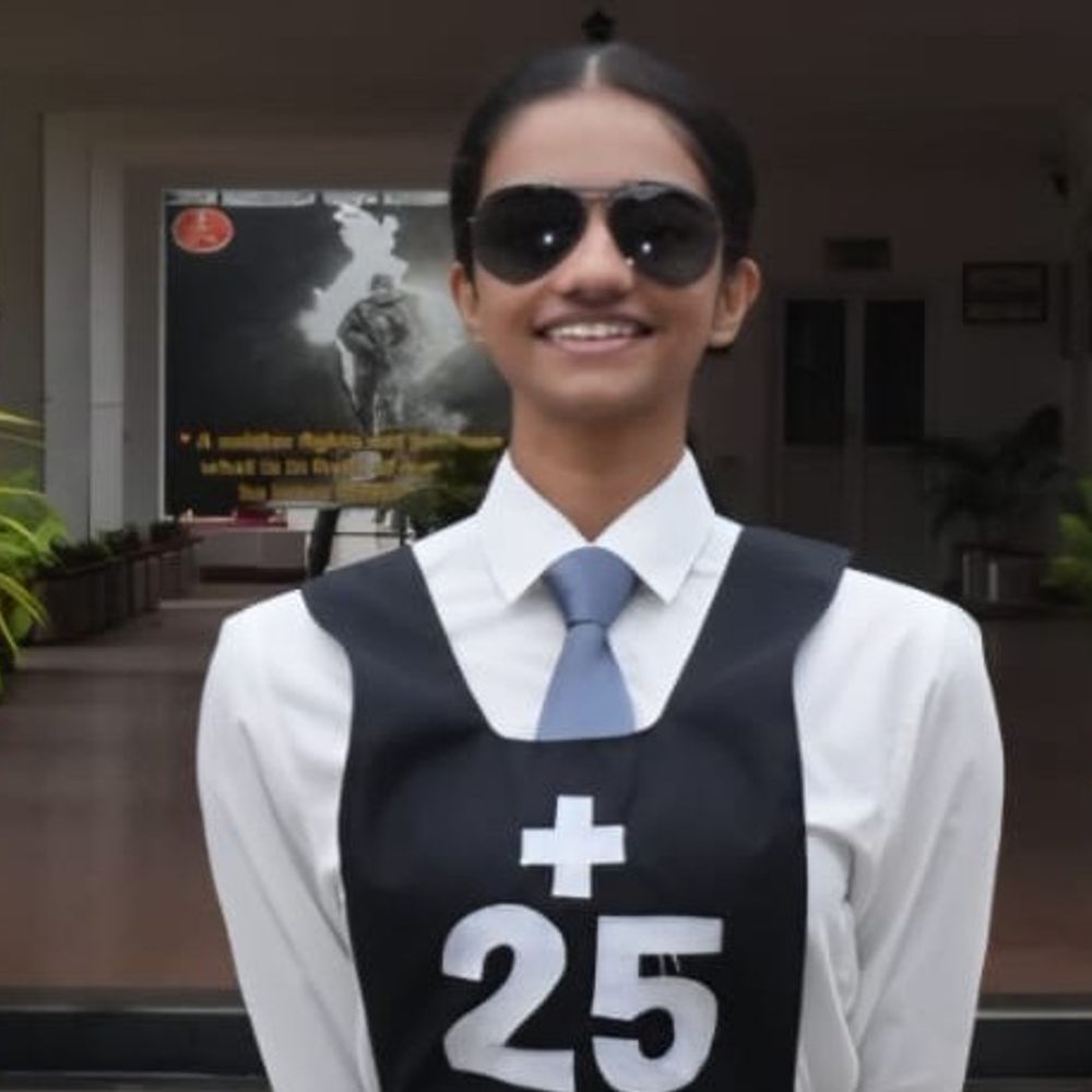 શિવા ત્રિવેદી ભારતીય સેનામાં લેફ્ટનન્ટ બની, ઓલ ઇન્ડિયા 3જો રેન્ક:જામનગરની દીકરીએ એરોનોટિકલ એન્જિનિયરિંગ બાદ ગુજરાતનું ગૌરવ વધાર્યું