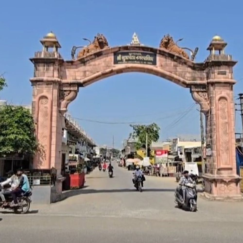 સૂત્રાપાડામાં અદ્યતન બસ સ્ટેશન બનાવવા માગ:ભાજપના દિલીપસિંહ બારડની Dy.CMને રજૂઆત; વિદ્યાર્થીઓ, મહિલાઓ, વૃદ્ધો સહિત હજારો મુસાફરોની મુશ્કેલી દૂર કરવા ગ્રાન્ટ ફાળવવા અપીલ