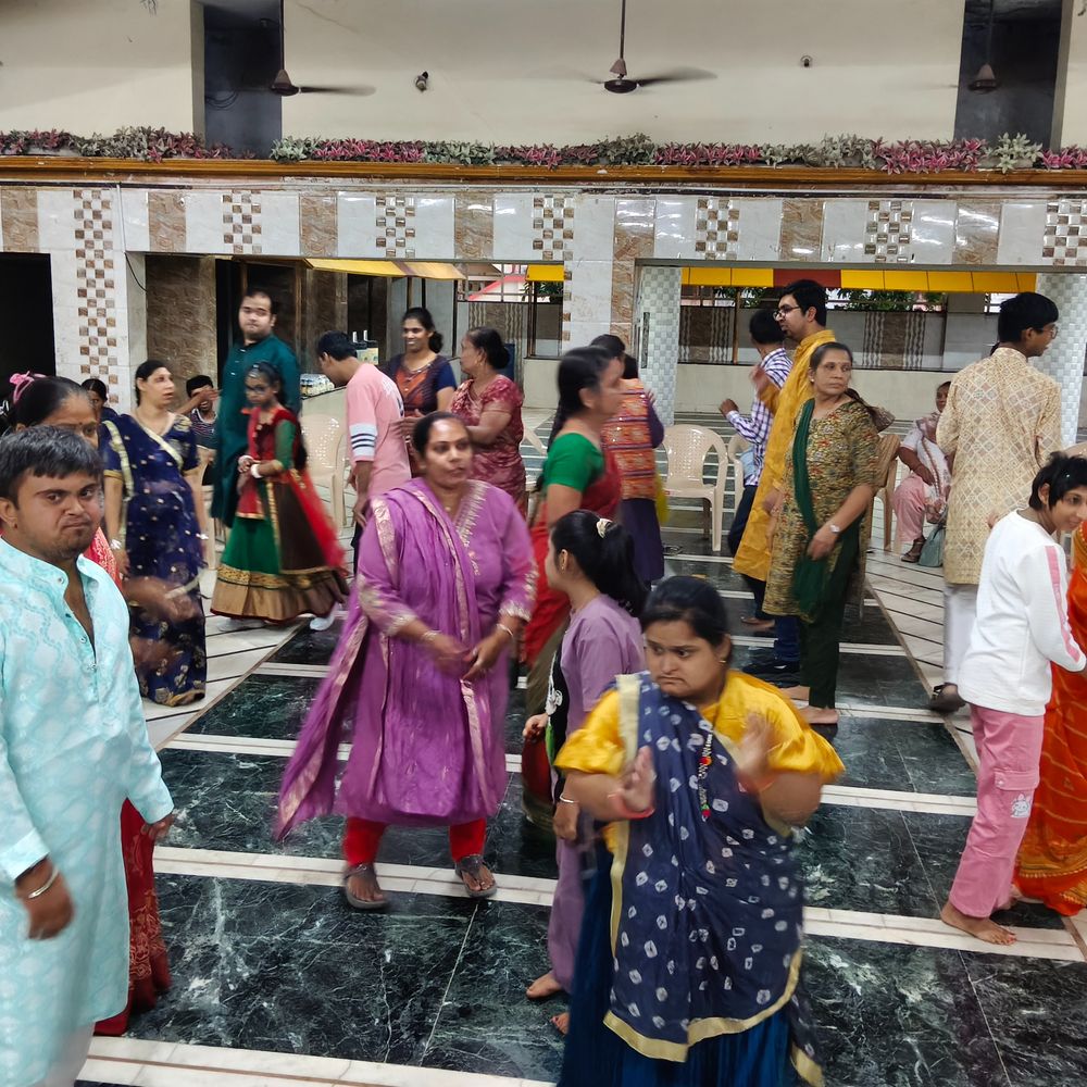 70 મનોદિવ્યાંગ બાળકોના મનમોહક ગરબા:રાજકોટમાં અન્વિકશિકી ફાઉન્ડેશનના નેજા હેઠળ અનોખો નવરાત્રિ મહોત્સવ યોજાયો