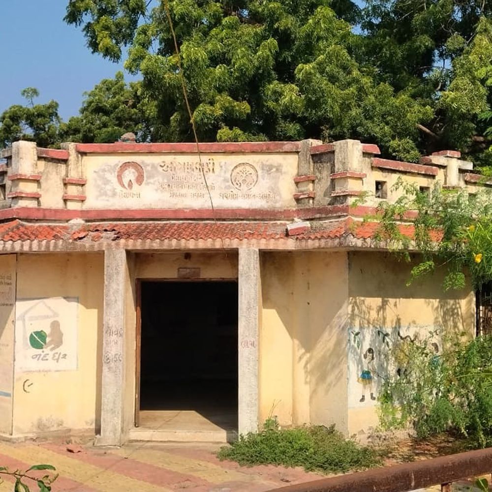 તાળાબંધી:વાવડીમાં જર્જરીત આંગણવાડીને મહિલાઓએ તાળાં માર્યાં, બાળકોને ઘરે બેસાડવાનો નિર્ણય