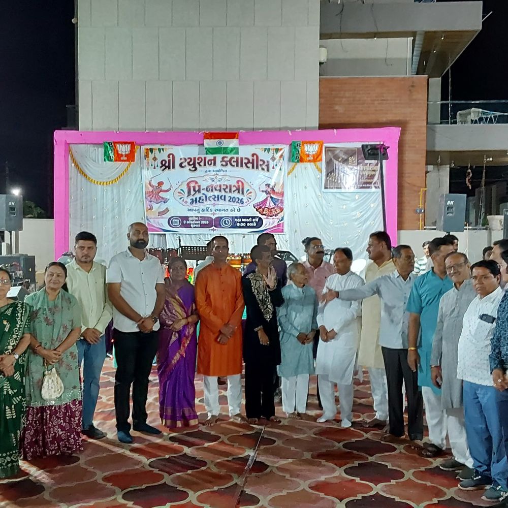 હિંમતનગરમાં ટ્યુશન ક્લાસીસે 'ગરબા અને ગરિમા' સંદેશ સાથે ગરબા કર્યા:બાળકોને સુરક્ષા, શિસ્ત અને સંસ્કારોનું માર્ગદર્શન અપાયું