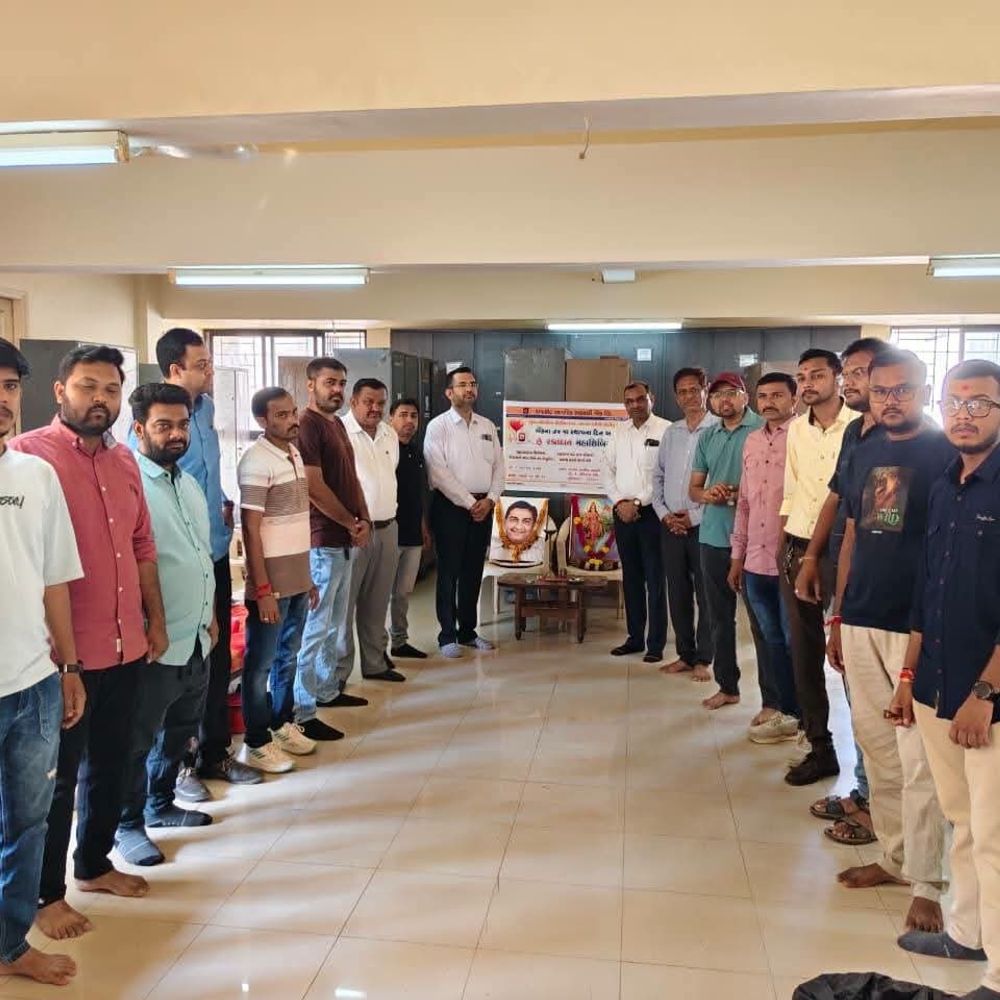 રાજકોટ નાગરિક બેંકના 74મા સ્થાપના દિવસે રક્તદાન શિબિર:સુરેન્દ્રનગર શાખામાં યોજાઈ, હોદ્દેદારો, કર્મચારીઓ અને ગ્રાહકો જોડાયા