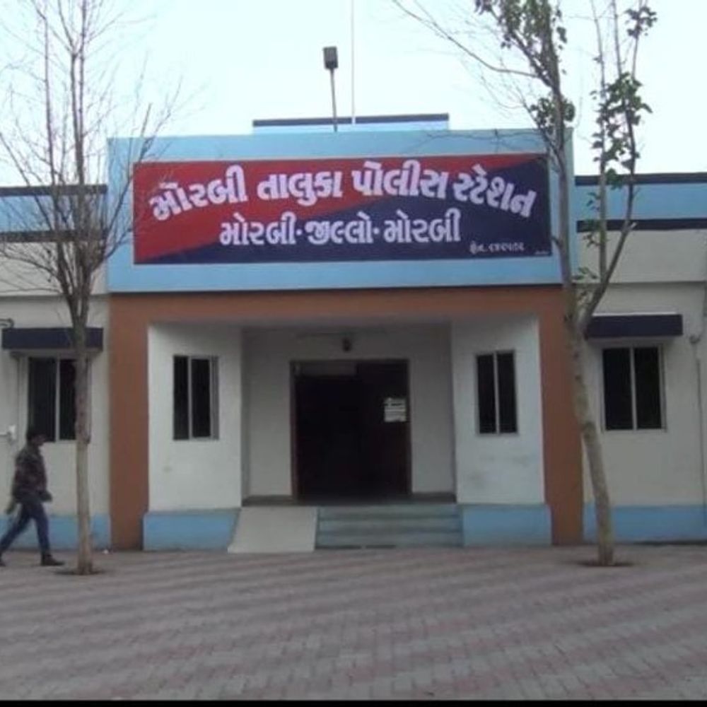 મકનસર પાસે બોલેરોની ટક્કરે બાઈકસવાર બે મિત્રો ઘાયલ:એકને માથા અને પગમાં ફ્રેક્ચર, બીજાને પગમાં ઈજા; રાજકોટમાં સારવાર ચાલુ