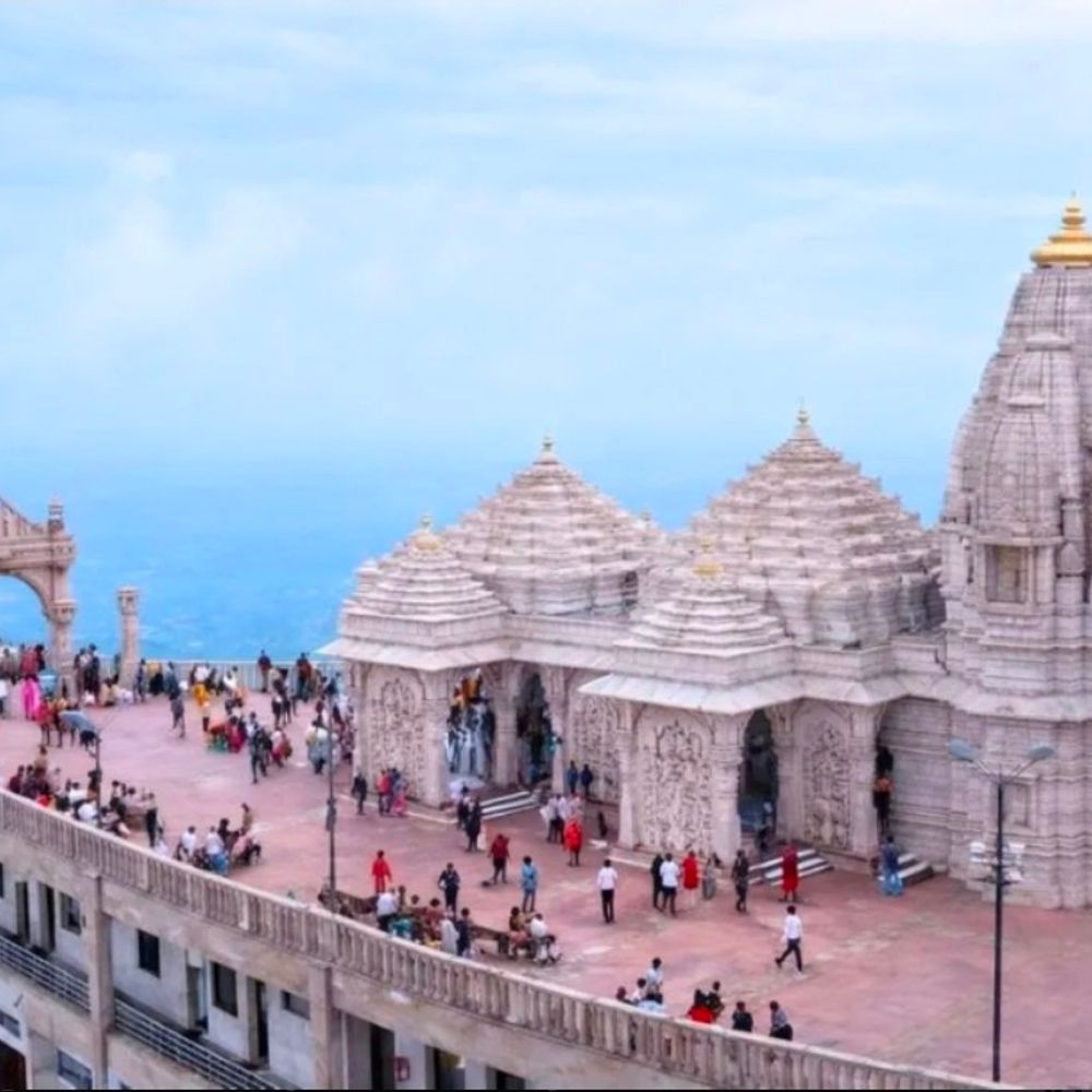 પાવાગઢમાં આસો નવરાત્રી માટે 1300 પોલીસ તૈનાત:યાત્રાળુઓની સુરક્ષા-સુવિધા માટે વ્યાપક આયોજન, તળેટીથી માચી માટે 60 બસો દોડશે