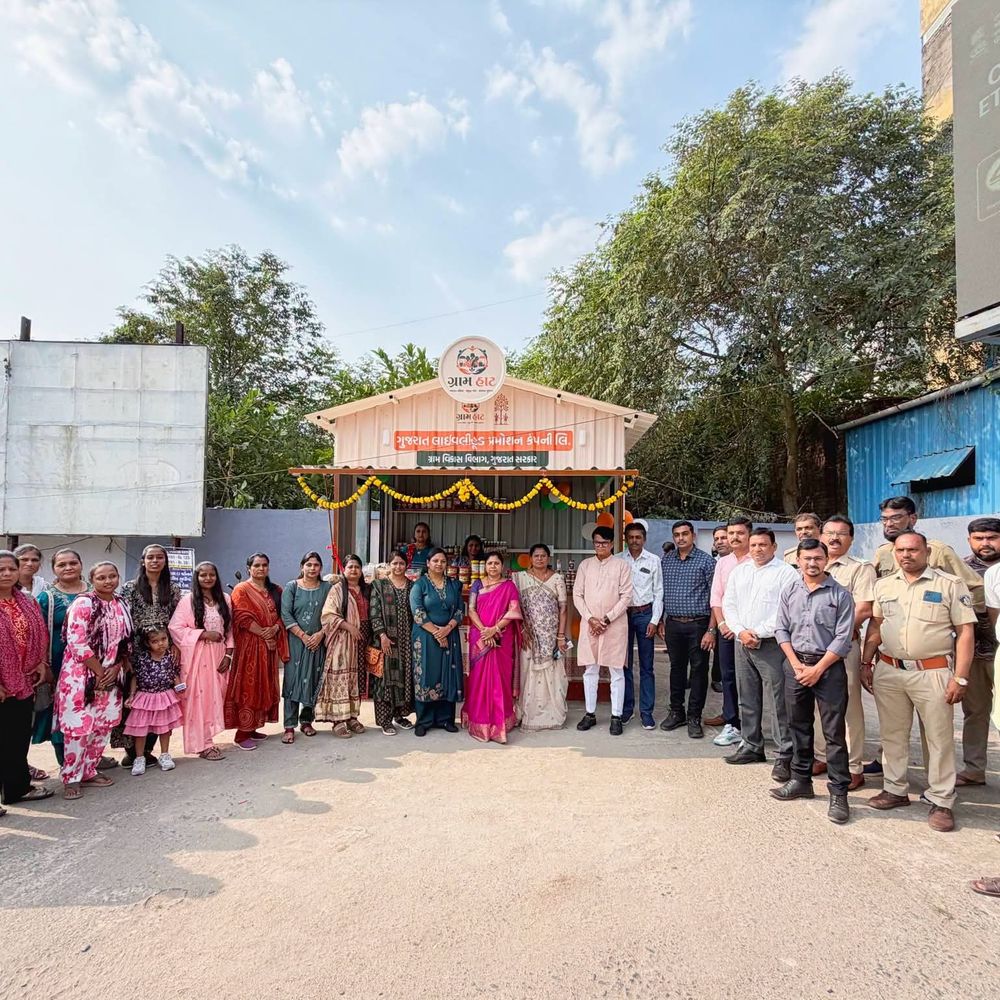 વલસાડમાં 'ગ્રામહાટ'નું ઉદ્ઘાટન:રાષ્ટ્રીય ગ્રામીણ આજીવિકા મિશન અંતર્ગત મહિલા સ્વસહાય જૂથોને મળશે ઉત્પાદનો વેચવા નવું મંચ