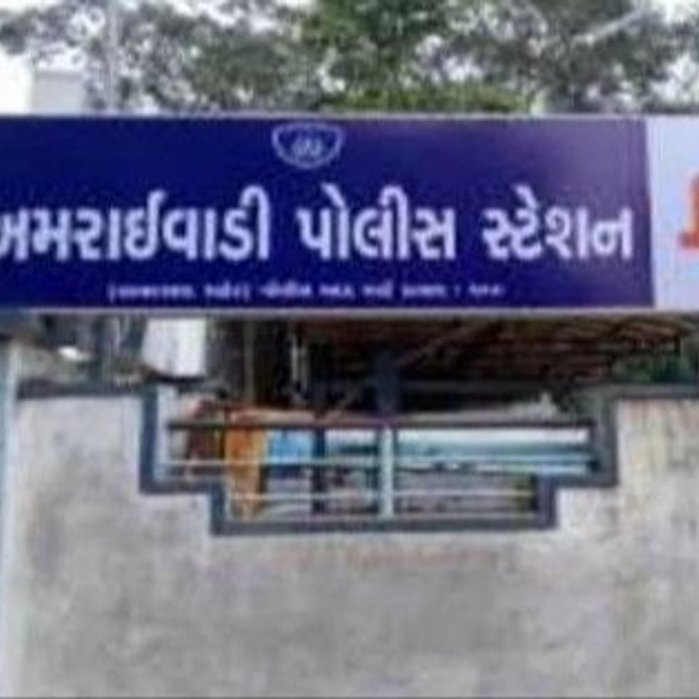 અમરાઈવાડીમાં ડો.બાબા સાહેબનું બેનર ફાડી દેવાયું:ઘાટલોડિયાના દારૂડિયા કોન્સ્ટેબલ પતિના ત્રાસથી પત્નીએ પતિ સહિત સાસરિયા સામે ફરિયાદ નોંધાવી