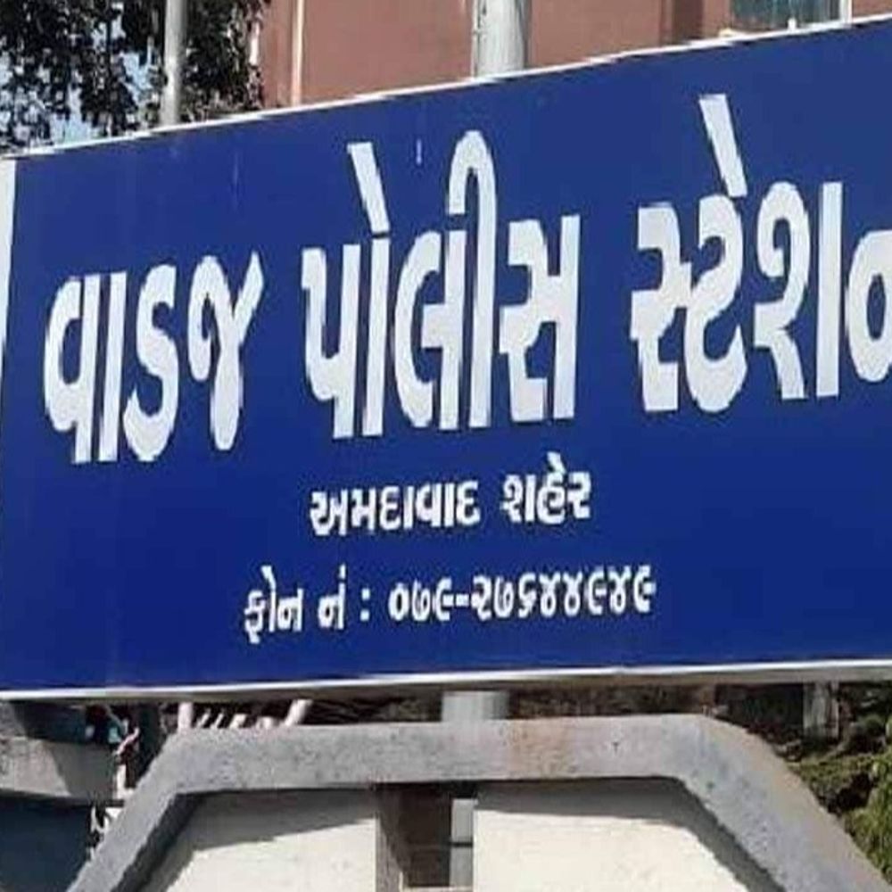 જડતર કામના બહાને સી.જી. રોડના જ્વેલર સાથે ₹87.81 લાખની ઠગાઈ:નવા વાડજના સોની દંપતી સહિત 3 વેપારી દાગીના પચાવી રાતોરાત દુકાન ખાલી કરી ફરાર