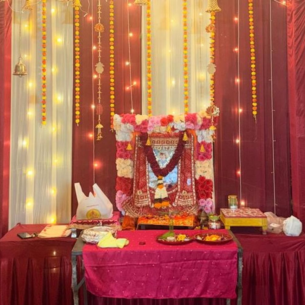 ઓર્ચીડ એક્ઝોટીકા ખાતે ચોથા વર્ષે નવરાત્રિની ધૂમધામથી ઉજવણી:માતાજીની સ્થાપના, ગરબા, સેલ્ફી પોઈન્ટ અને ખાણીપીણી સ્ટોલ સાથે ભક્તો ઉમટ્યા