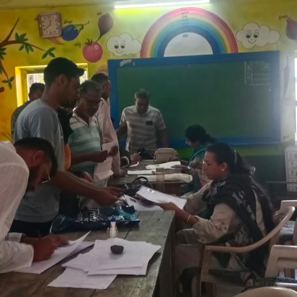 સાબરકાંઠામાં મતદારયાદી સુધારણા ઝુંબેશ: પ્રથમ રવિવારે 2412 ફોર્મ ભરાયા, 1863 નવા મતદારો નોંધાયા