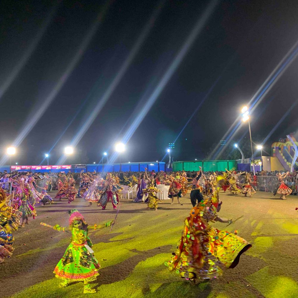 જામનગરમાં 'માં શક્તિ' ગ્રુપે ગૌમાતા માટે નવરાત્રિ મહોત્સવ કર્યો:હજારો ખેલૈયાઓ ગરબે ઘૂમ્યા, મહાનુભાવો પણ હાજર રહ્યા