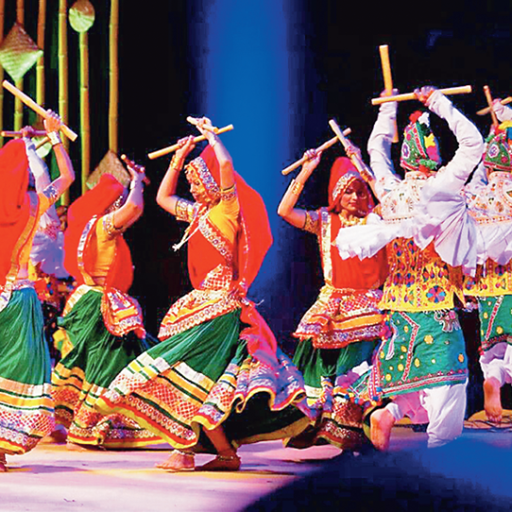 ગરબો: ગુજરાતની અસ્મિતા, શક્તિ આરાધના અને સાહિત્યનો ત્રિવેણી સંગમ