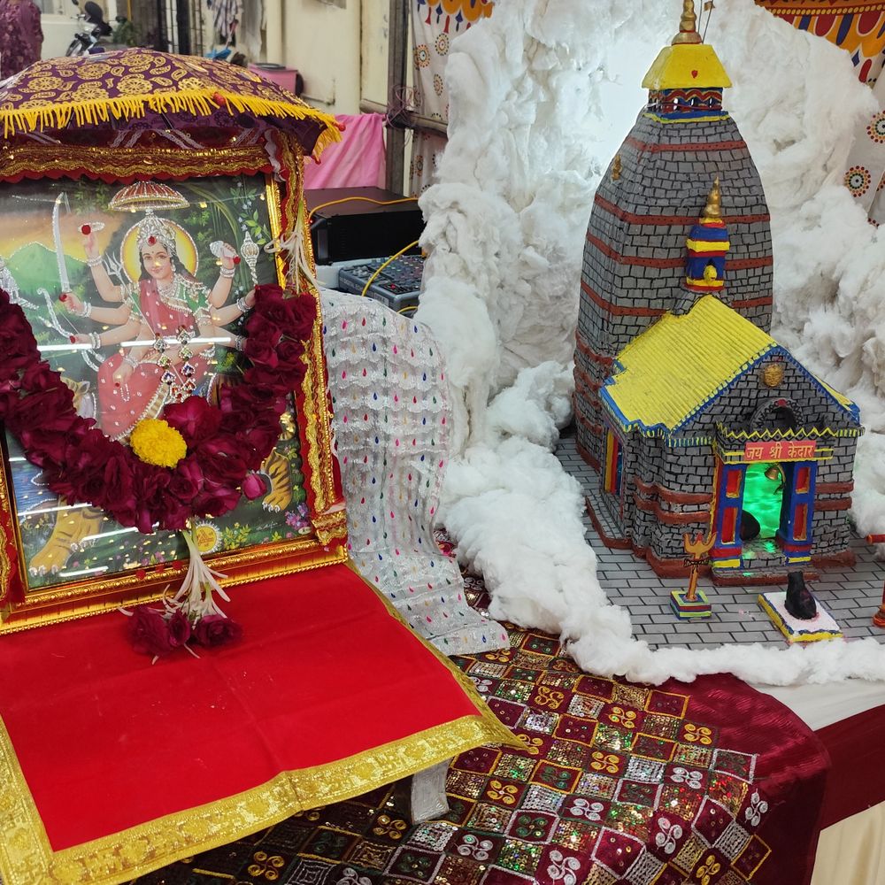 મારી સોસાયટી મારી નવરાત્રિ:કલ્પતરુ સોસાયટીમાં નવરાત્રિના પહેલા નોરતાની ઉજવણી, E બ્લોક દ્વારા આરતી, પ્રસાદ અને નાસ્તાનું આયોજન કરાયું