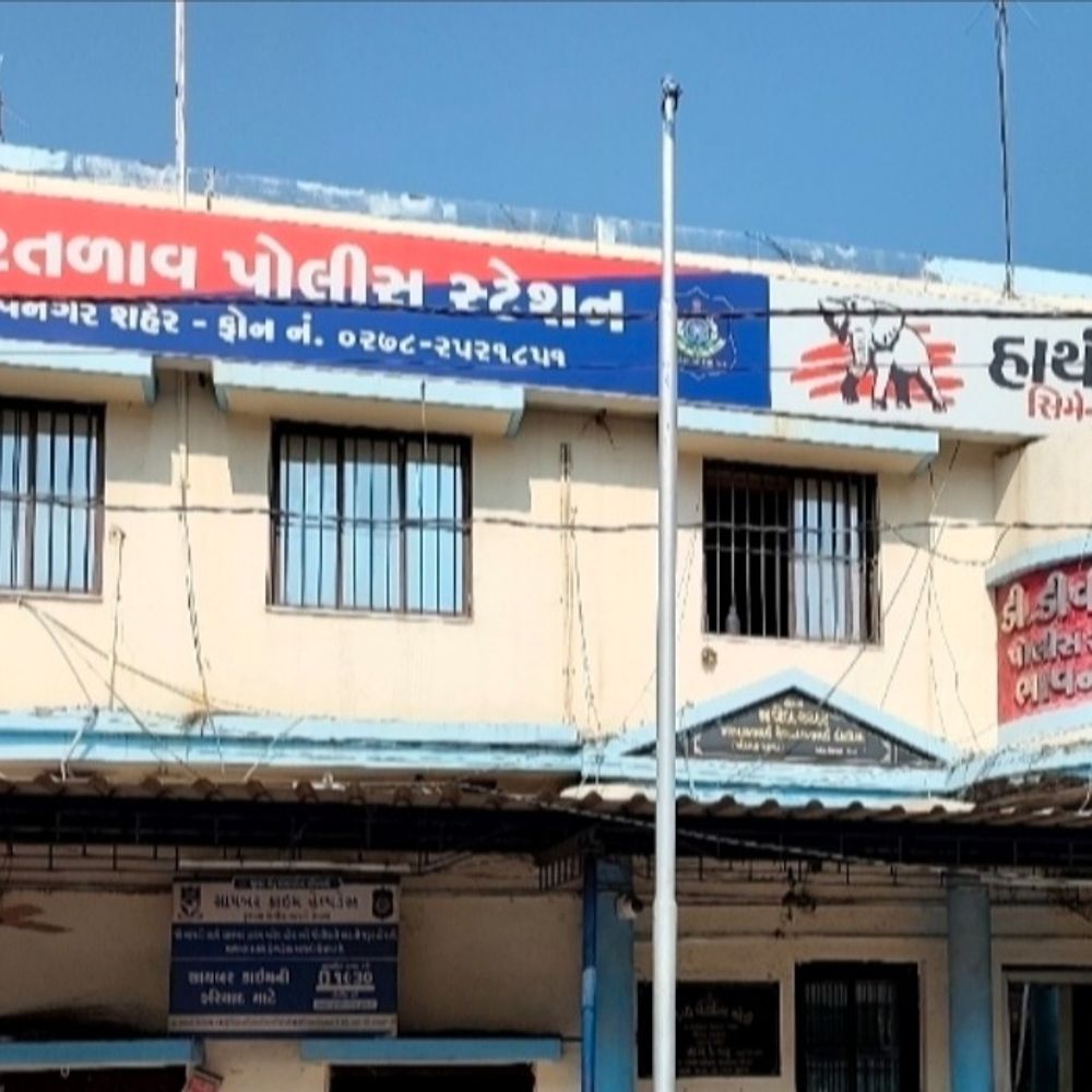 કુંભારવાડામાં મોટાભાઈએ નાનાભાઈને બ્લેડના ઘા ઝીંકયા:ઘરમાં તોડફોડ કરવાની ના પાડતાં હુમલો કર્યો હતો, મારી નાખવાની ધમકી આપી ભાગી ગયો