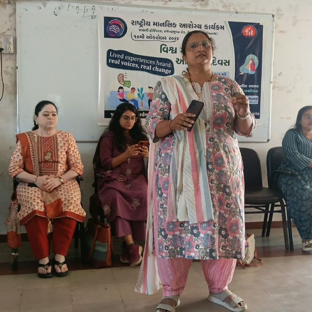 વેરાવળ કોલેજમાં વિદ્યાર્થીઓએ નાટકથી માનસિક સ્વાસ્થ્યના પડકારો બતાવ્યા:વ્યસન, તણાવ જેવા વિષયો પર જાગૃતિ ફેલાવી; ડોક્ટરોએ સુખાકારીનું માર્ગદર્શન આપ્યું