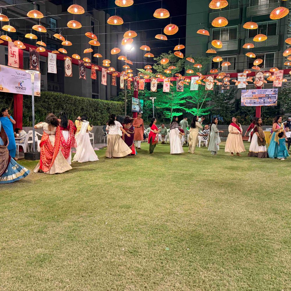મારી સોસાયટી મારી નવરાત્રિ:અર્જુન સ્કાઇલાઇફમાં નવરાત્રીના બીજા નોરતાની ભક્તિભાવથી ઉજવણી