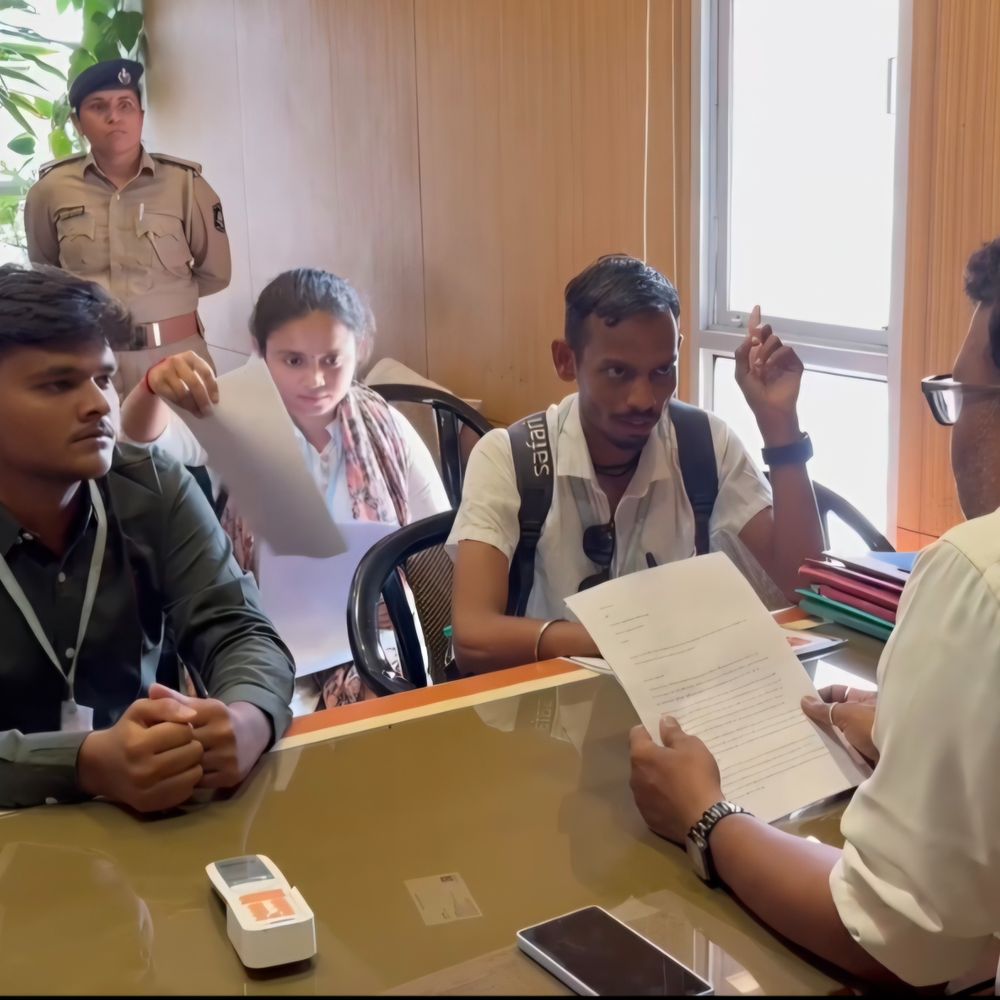 પ્રશાસનના આશ્વાસન છતાં અસંતોષ:વડોદરાની વેદ MSW કોલેજના વિદ્યાર્થીઓની સિટીબસ શરૂ કરવાની માંગ, મનપામાં આવેદન પત્ર પાઠવ્યું