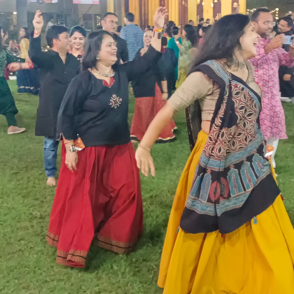 મારી સોસાયટી મારી નવરાત્રિ:સાઉથ બોપલના સફલ પરિસર 1 માં નવરાત્રીનું આયોજન, સોસાયટીના લોકોએ ઉત્સાહ અને ઉમંગ સાથે ગરબાનો લાભ લીધો