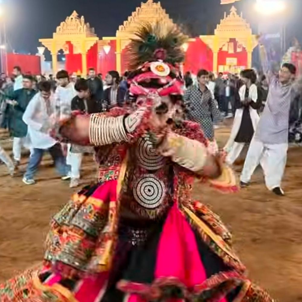 ગોધરામાં માંતાજી ઉમાં ગરબા મહોત્સવમાં પોલીસ વડા ડૉ. હરેશ દુધાત:પ્રથમ નોરતે મહાનુભાવોની હાજરીથી ખેલૈયાઓમાં ઉત્સાહ વધ્યો