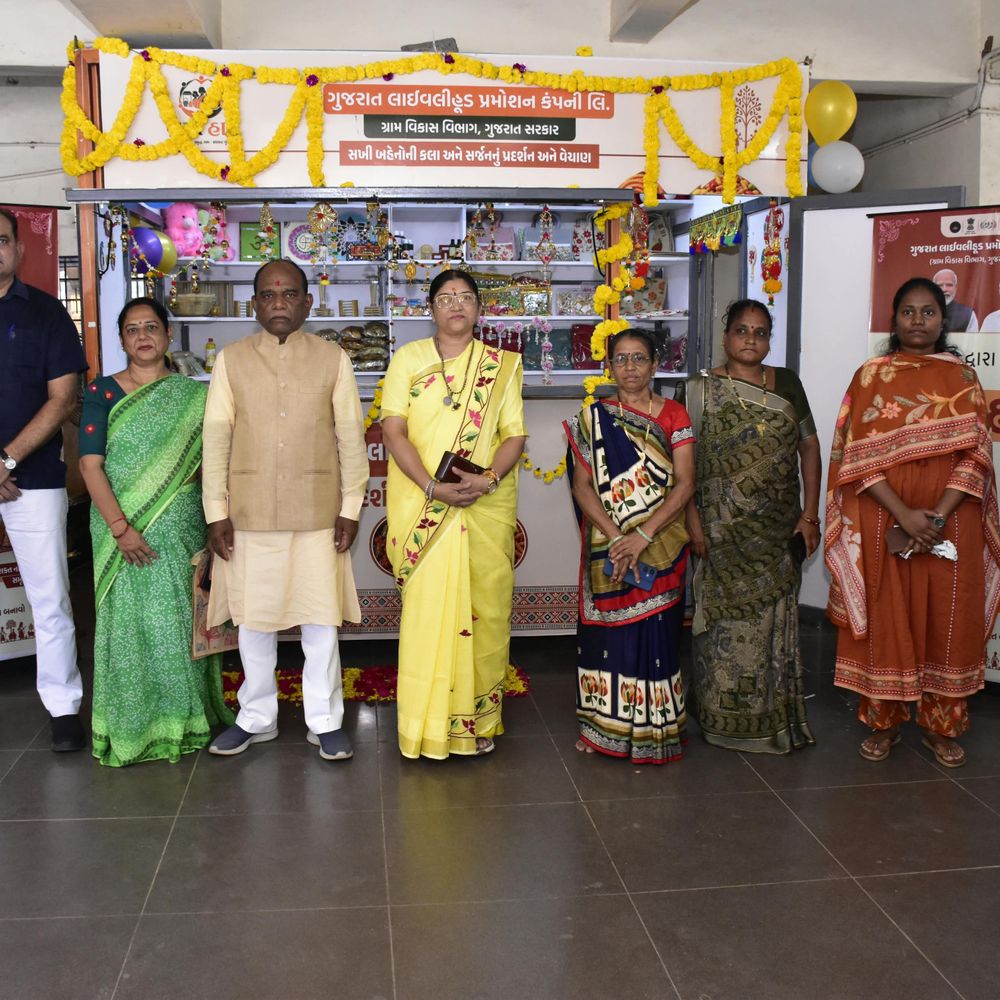 સાંસદ મનસુખ વસાવાએ રાજપીપલામાં ગ્રામ હાટનો શુભારંભ કર્યો:સ્થાનિક સખી મંડળોની બહેનોના ઉત્પાદનોના વેચાણ માટે, 'લોકલ ફોર વોકલ'નો મંત્ર સાકાર કરવા અપીલ