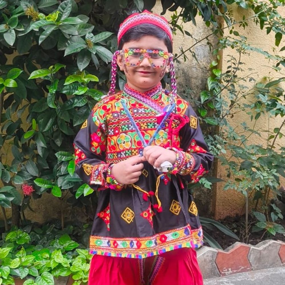 મારી સોસાયટી મારી નવરાત્રિ:વેલી બેલી જીમના સભ્યોએ પ્રિ-નવરાત્રિની ઉજવણી કરી, જિમના સાધનોનો ઉપયોગ કરી ગરબે ઘૂમ્યા, તંદુરસ્તી અને ભક્તિનો સંદેશ આપ્યો