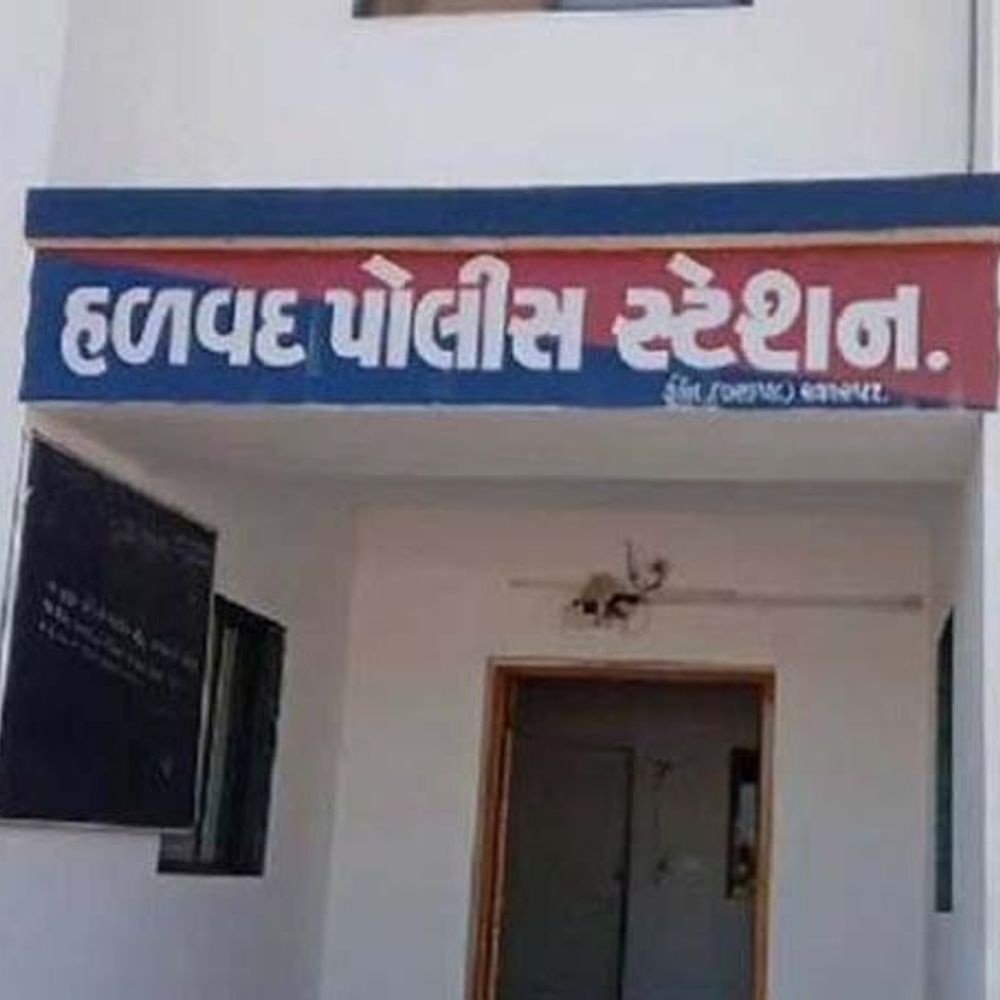 હળવદમાં ટીકર રોડ પર સગીરા સાથે અઘટિત કૃત્યનો પ્રયાસ:અવાવરુ સ્થળે લઈ જઈ આરોપીએ છરી બતાવી કપડાં ઉતારવા દબાણ કર્યું, ના પાડતા માર પણ માર્યો
