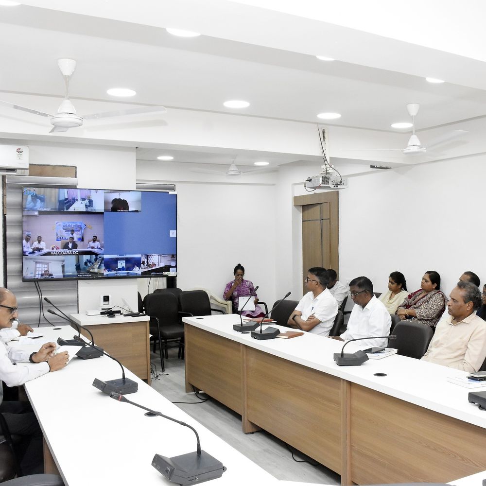 દાહોદ કલેક્ટર કચેરીમાં RTI સપ્તાહ અંતર્ગત વર્ચ્યુઅલ પરિસંવાદ યોજાયો:રાજ્ય માહિતી કમિશનર વિપુલ રાવલના માર્ગદર્શન હેઠળ પારદર્શક કામગીરી અને કાયદાના અમલ પર ચર્ચા