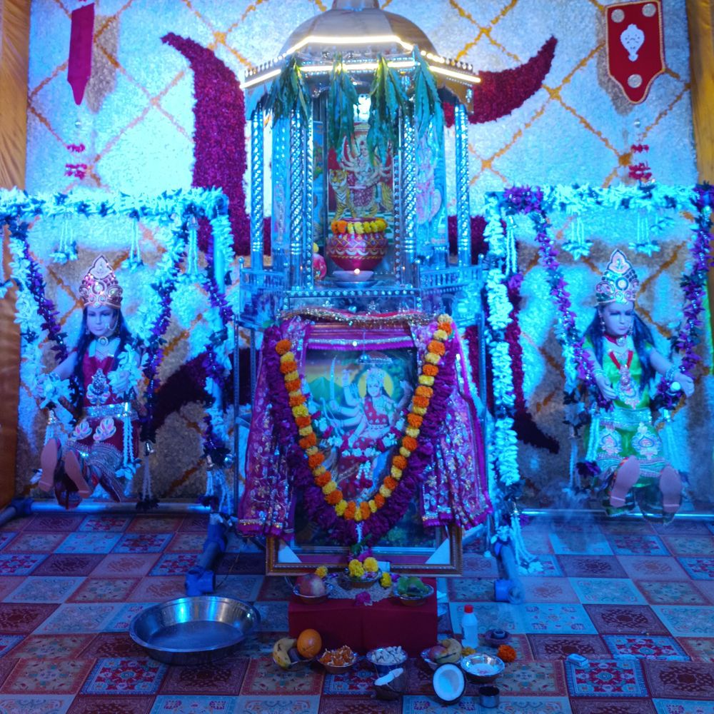મારી સોસાયટી મારી નવરાત્રિ:ઓમ શાંતિ ગોલ્ડ પ્લસ સોસાયટીમાં નવરાત્રીનો પ્રારંભ, રહીશોએ માતાજીની ઉપાસના કરી અને ગરબાના તાલે મોજ માણી