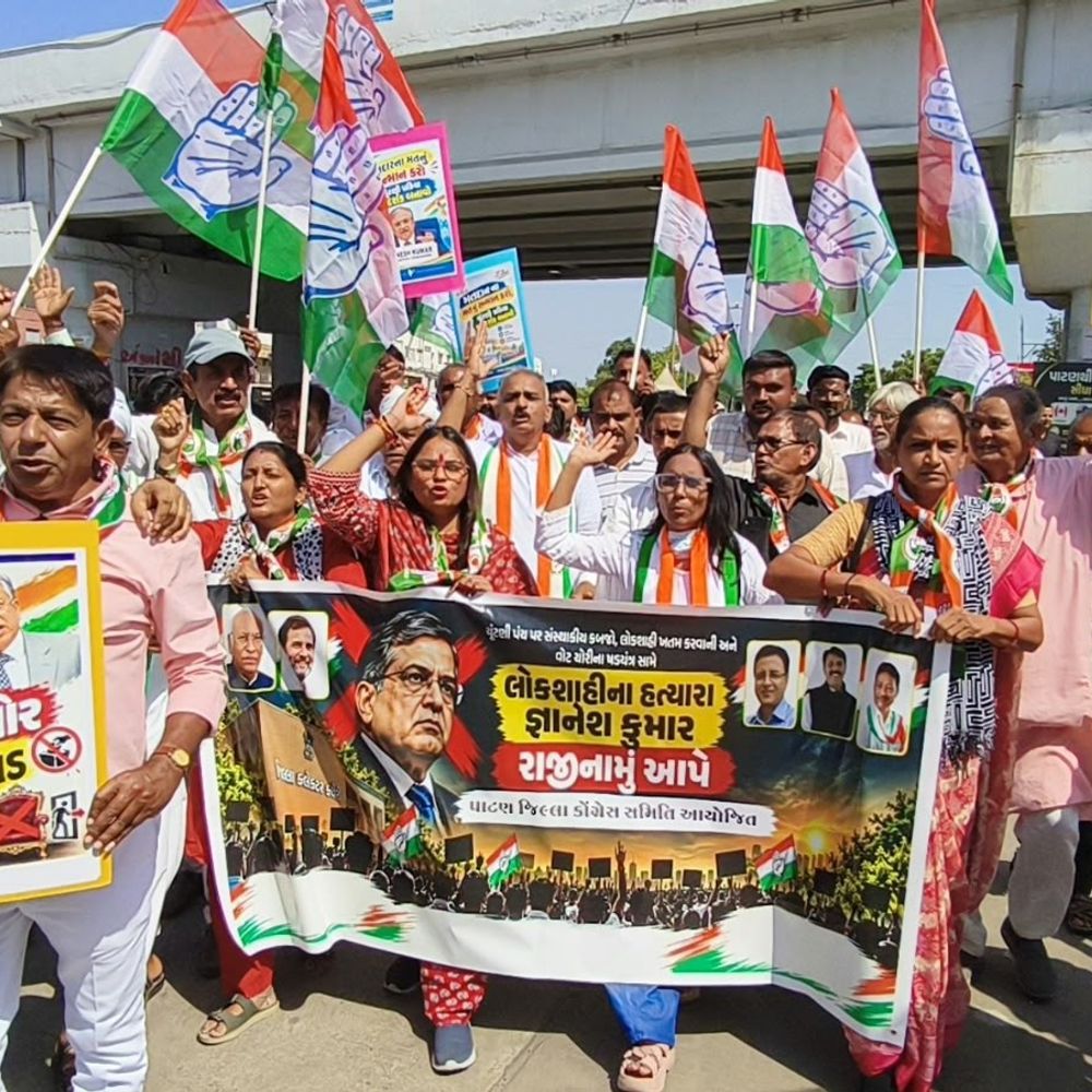 પાટણમાં ‘વોટ બચાવો – દેશ બચાવો’ અભિયાન અંતર્ગત કોંગ્રેસની પદયાત્રા:જિલ્લા કાર્યાલયથી મહાત્મા ગાંધીની પ્રતિમા સુધી આગેવાનો અને કાર્યકરો જોડાયા