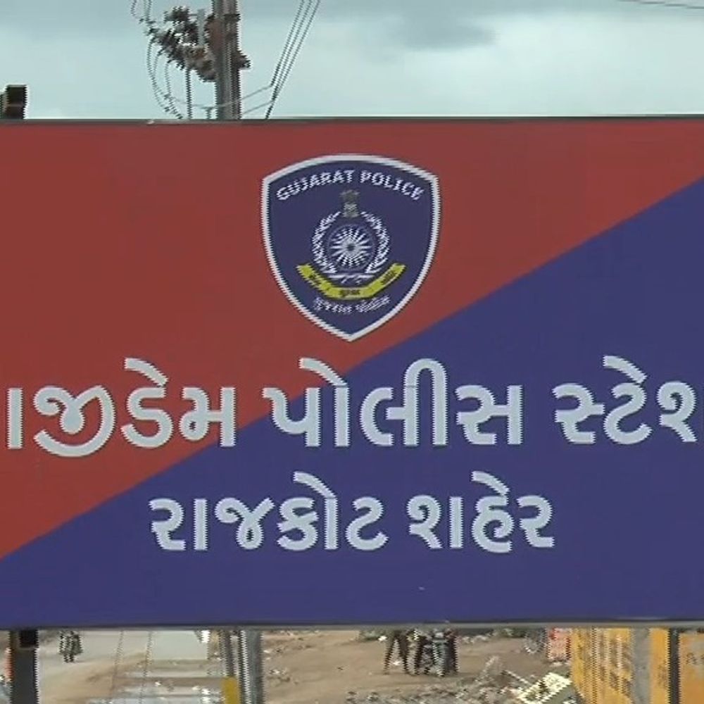 'આંગણવાડી તો ઝાડ કાપીને જ બનશે':રામપાર્ક સોસાયટીમાં મહિલાઓને ધમકી આપી કાર આડી મૂકી ભય ફેલાવનારા 7 શખસ સામે ફરિયાદ