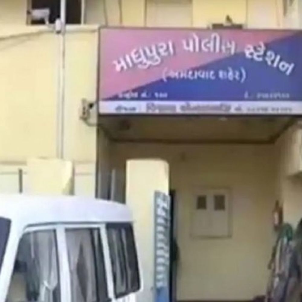 બાલી ટૂરના નામે કાપડ વેપારી સાથે ₹11 લાખની છેતરપિંડી:40થી 70 ગ્રાહકોને બાલી લઈ જવા પેકેજ બુક કરાવ્યું, MPના ટૂર ઓપરેટરે એડવાન્સ રકમ પચાવી પાડી