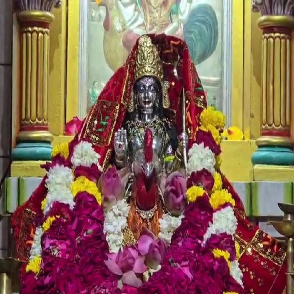 ડીજે-ડિસ્કોના ઘોંઘાટ વગર જાળવી રાખ્યો પ્રાચીન વારસો:દરરોજ નવરાત્રિના દિવસો દરમ્યાન શક્તિધામ ભંડારિયા બહુચરાજી મંદિર ખાતે ભૂંગળ વગાડી, ચામર ઢાળી થતી મહાઆરતીનો અલૌકિક નજારો