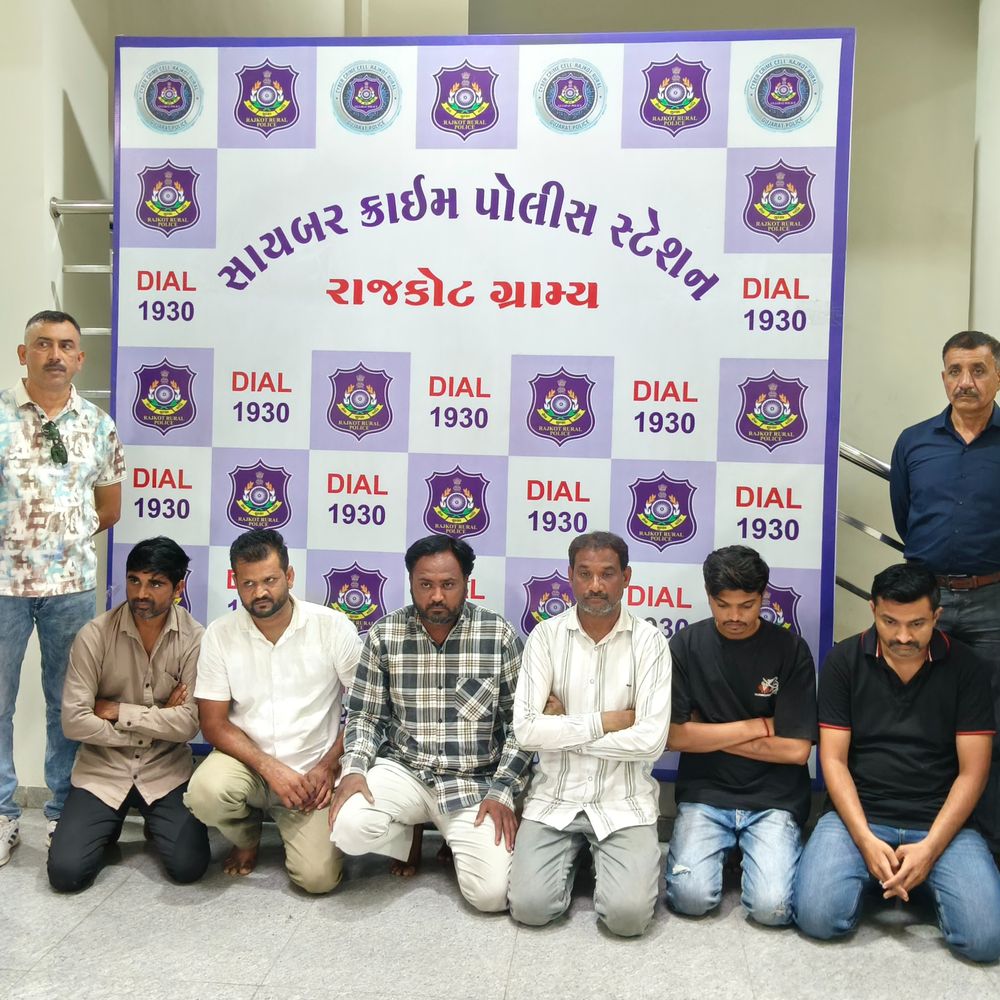 રૂ.1.10 કરોડનો એમ્બર ગ્રીસનો જથ્થો ઝડપાયો:પડધરીની હોટેલમાં રૂ.25 લાખમાં ડિલિવરી માટેની મીટિંગમાં પોલીસ ત્રાટકી, 6 શખ્સોને ઝડપી પાડ્યાં
