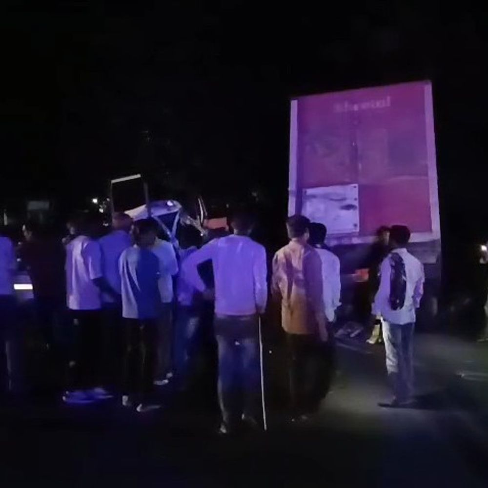 ગઢડાના ઢસા-માંડવા પાસે બોલેરો-આઈસર ટ્રક અથડાયા:એક વ્યક્તિને ગંભીર ઈજા, મોડી રાત્રે સર્જાયો અકસ્માત