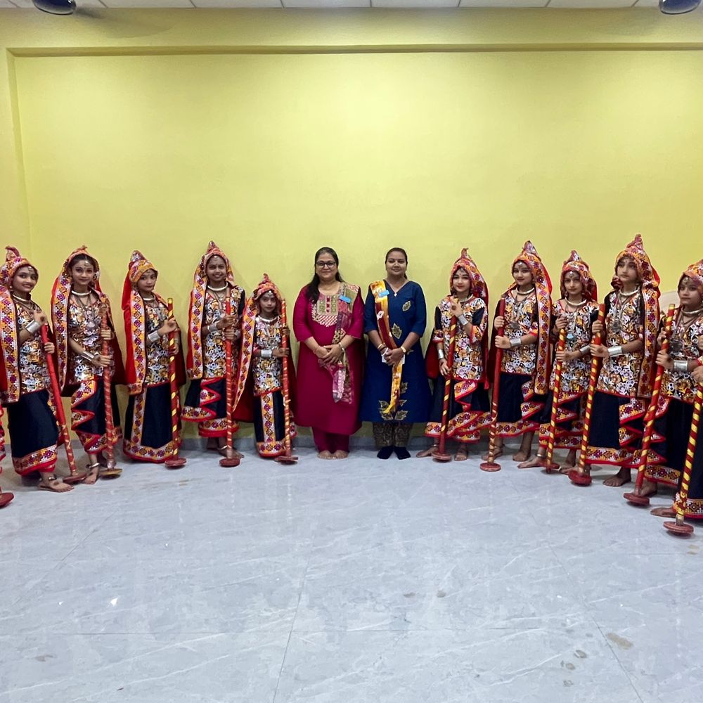 BAPS સ્વામિનારાયણ વિદ્યામંદિરના વિદ્યાર્થીઓએ કલા મહાકુંભમાં સિદ્ધિ મેળવી:નવસારી મહાનગરપાલિકા ઝોન કક્ષાની સ્પર્ધામાં 10 વિજેતા સ્થાન મેળવી શાળાનું ગૌરવ વધાર્યું